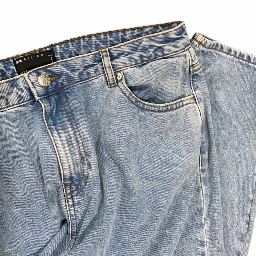 ASOS DESIGN Petite High Rise Mom Jeans, Lightwash - Picture 5 of 9